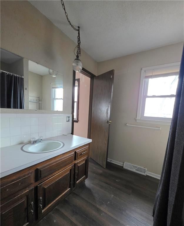 1804 S Benton Avenue — photo 13
