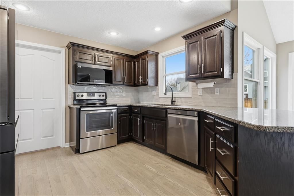 16720 W 155TH Terrace — photo 7