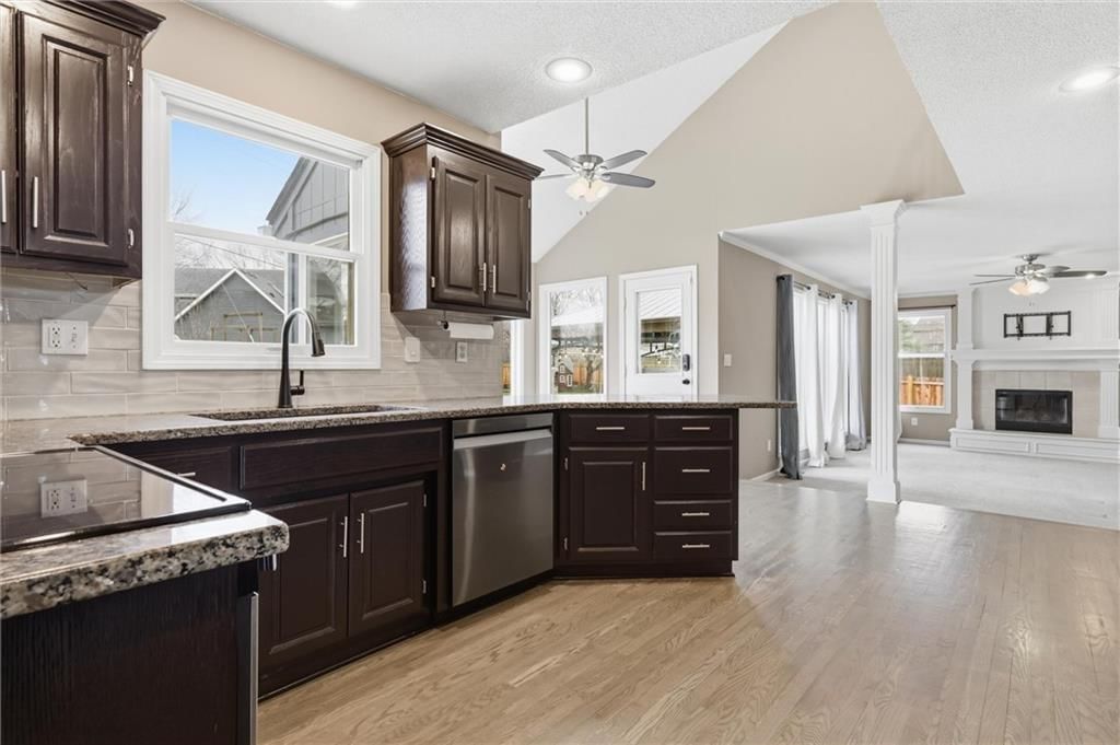 16720 W 155TH Terrace — photo 9