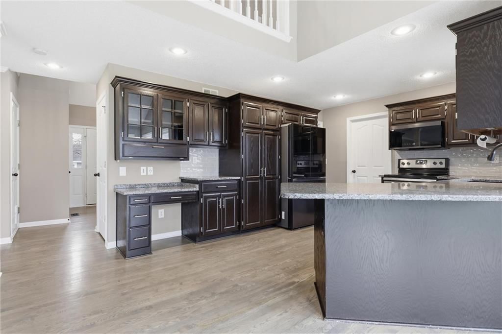 16720 W 155TH Terrace — photo 10