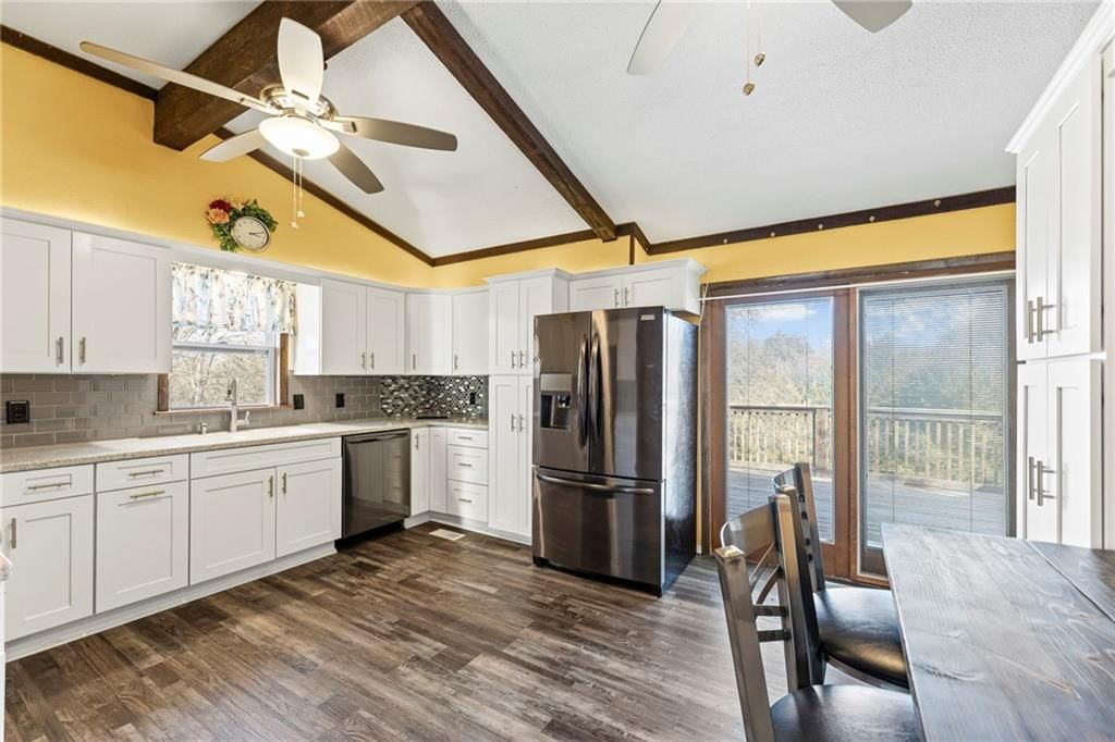 4440 Lakeside Drive — photo 11