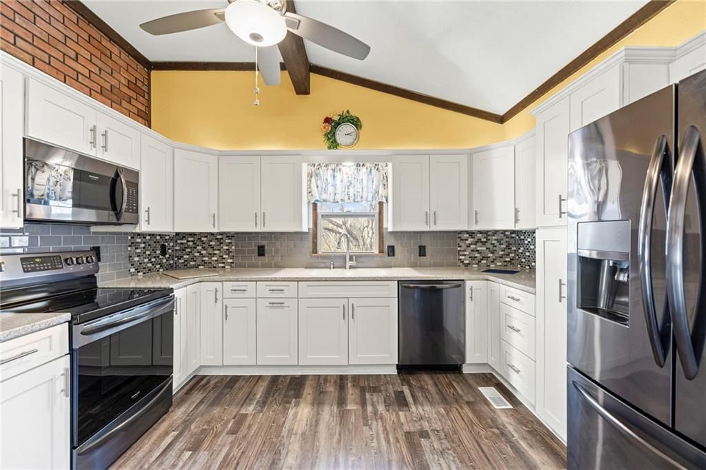4440 Lakeside Drive — photo 12