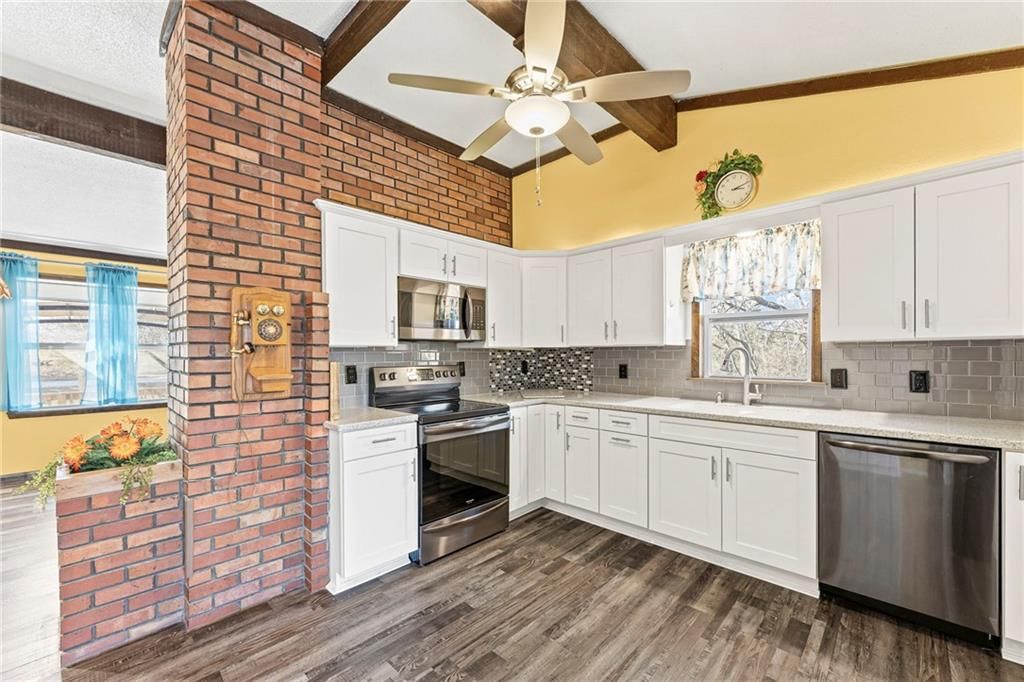 4440 Lakeside Drive — photo 13