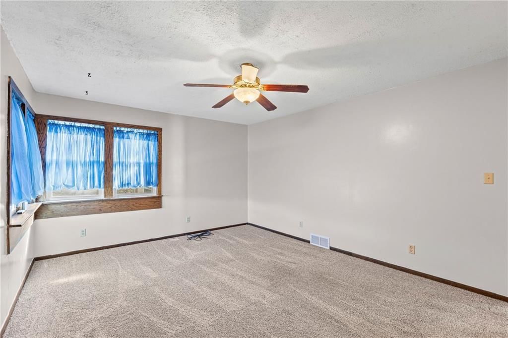 4440 Lakeside Drive — photo 17