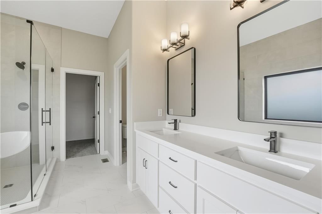 10511 N Liberty Street — photo 31