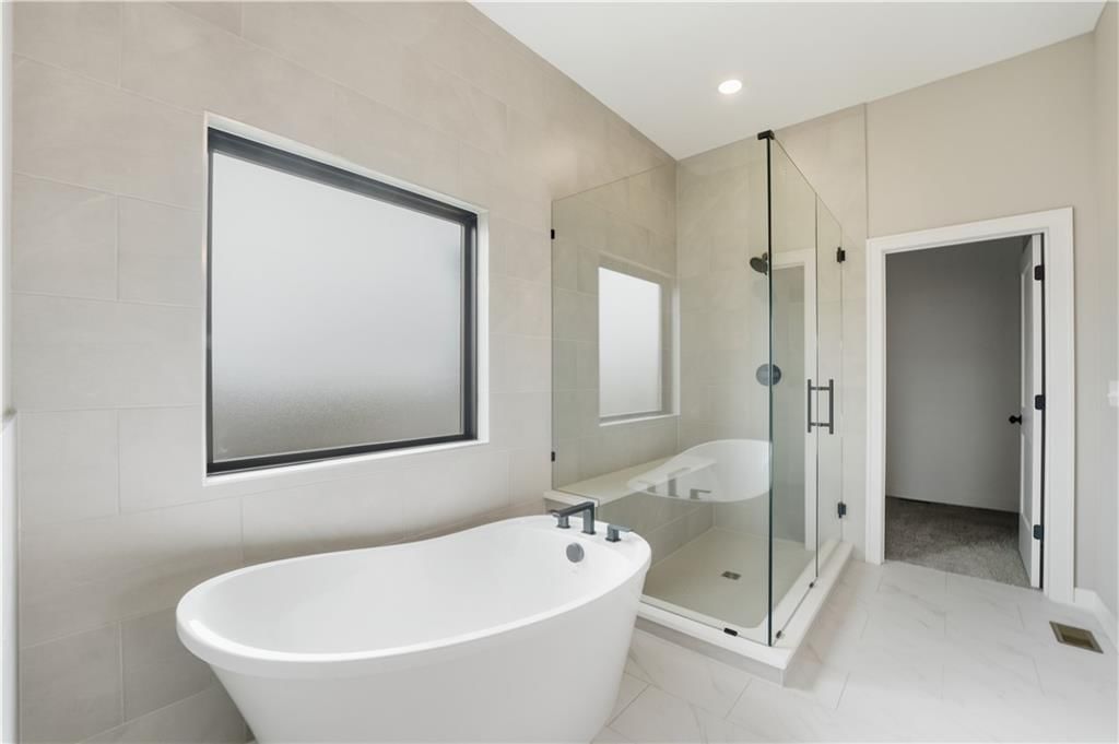 10511 N Liberty Street — photo 32
