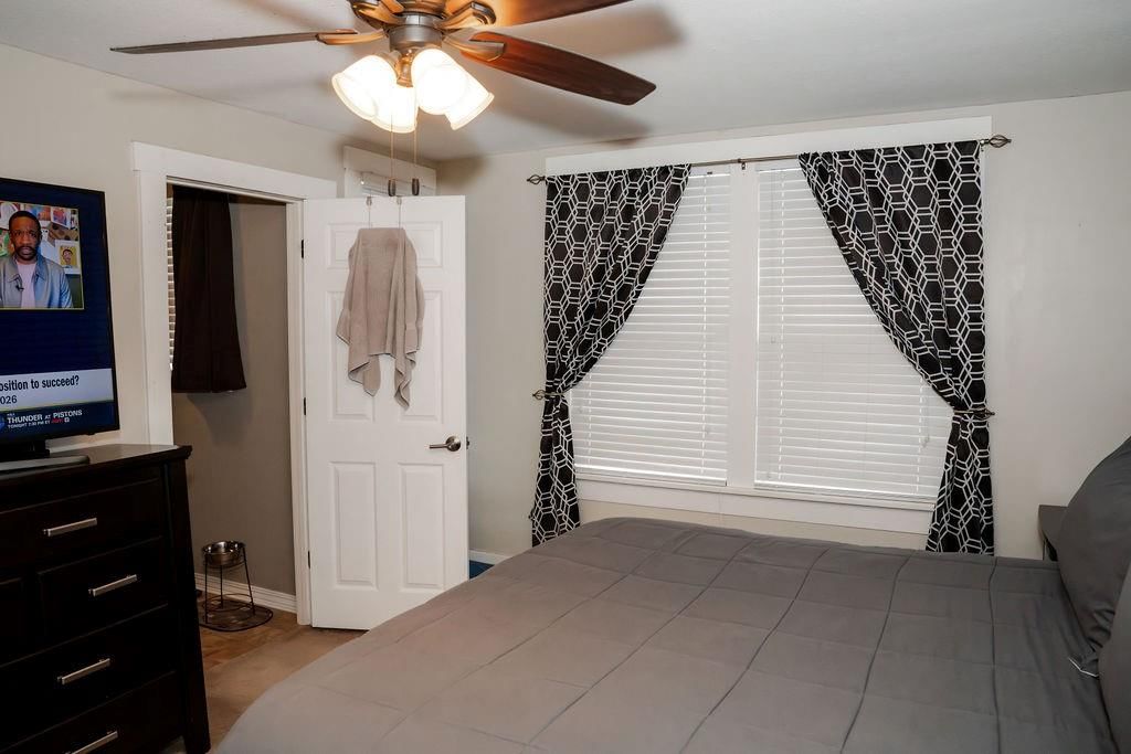 2408 Crawford Avenue — photo 13