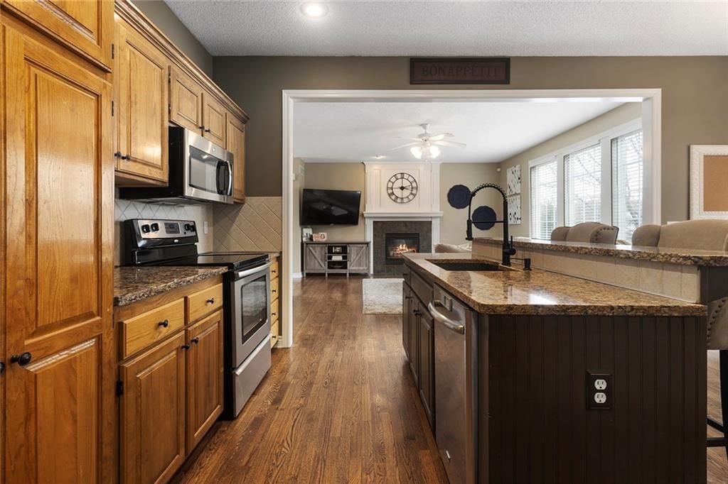 21613 W 61st Street — photo 9