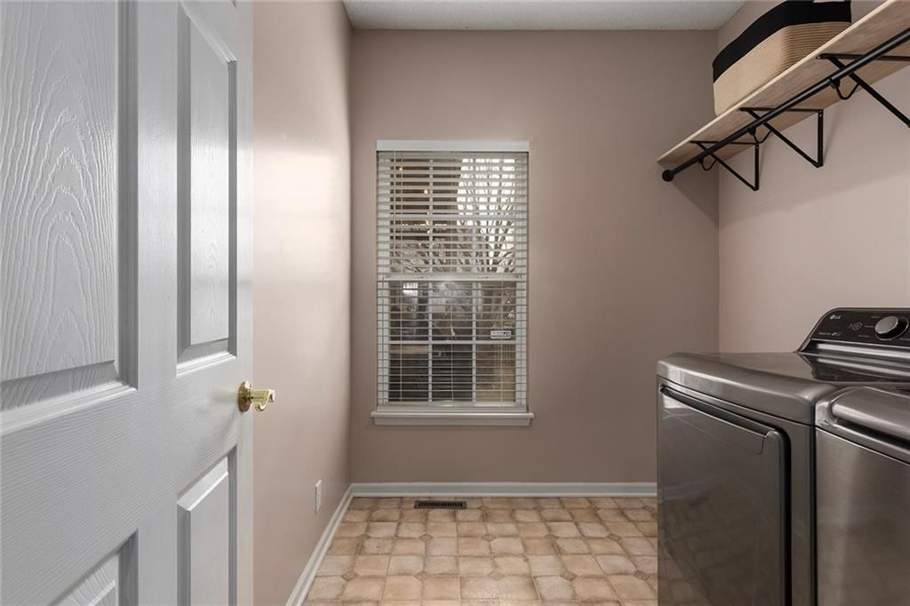 21613 W 61st Street — photo 13