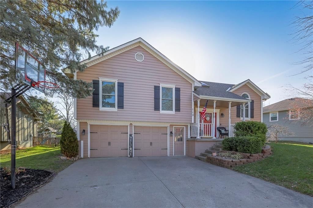 113 SE Bristol Drive — photo 2