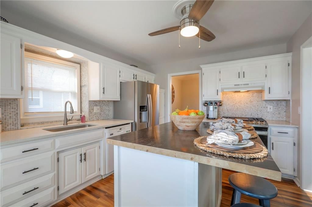 113 SE Bristol Drive — photo 10