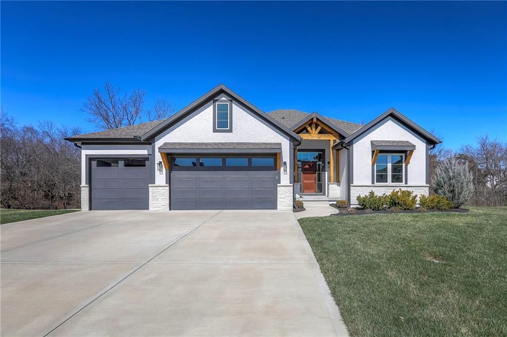 9102 SW 11th Street Court, Lee's Summit, MO