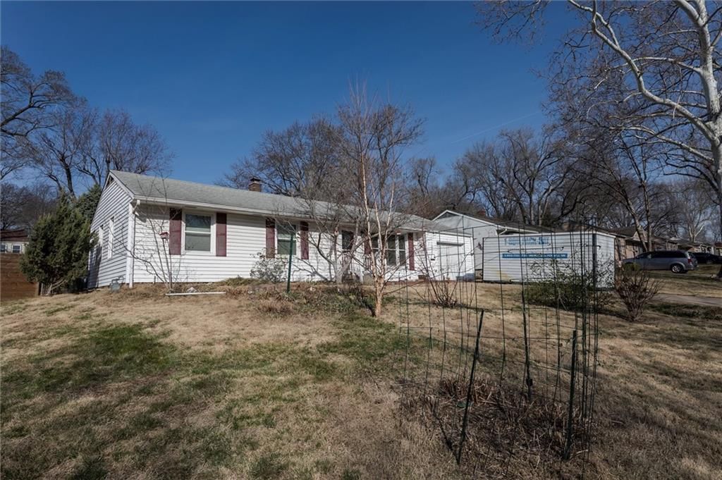 6200 Russell Street — photo 2