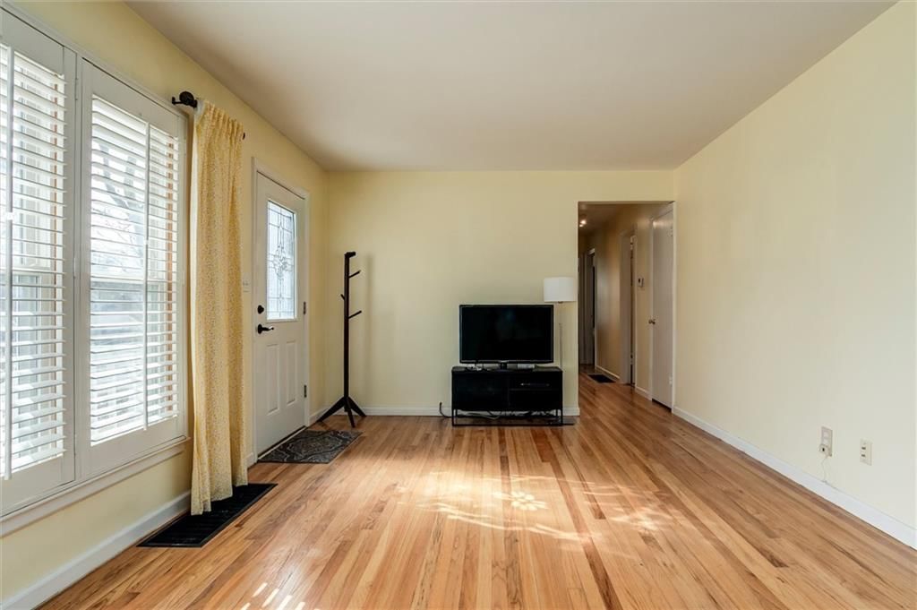 6200 Russell Street — photo 17