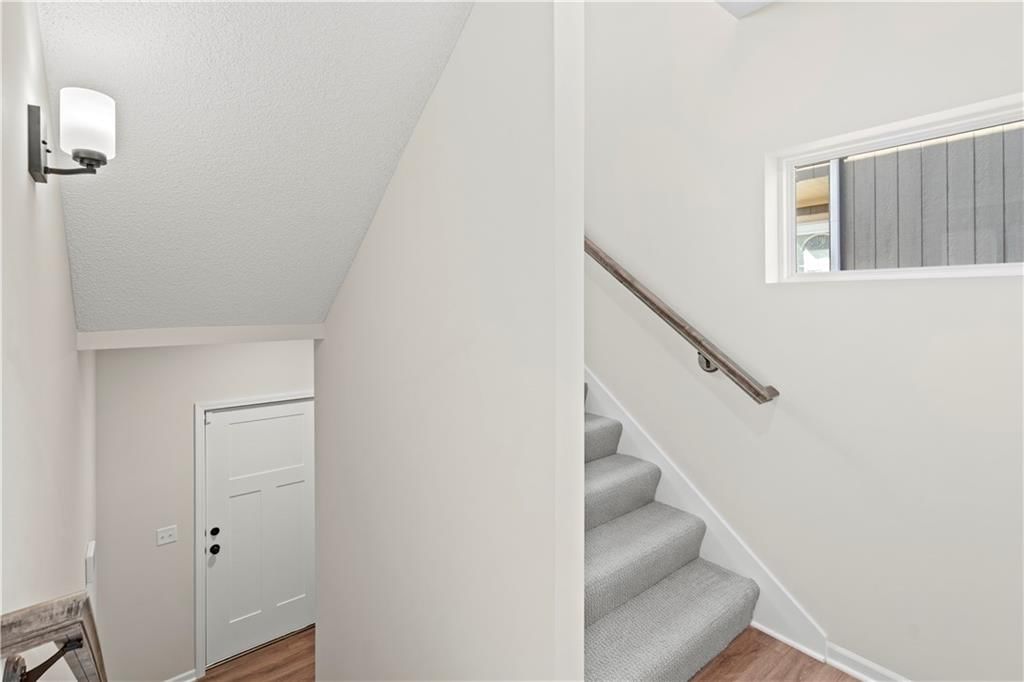 1118 Armstrong Avenue — photo 24