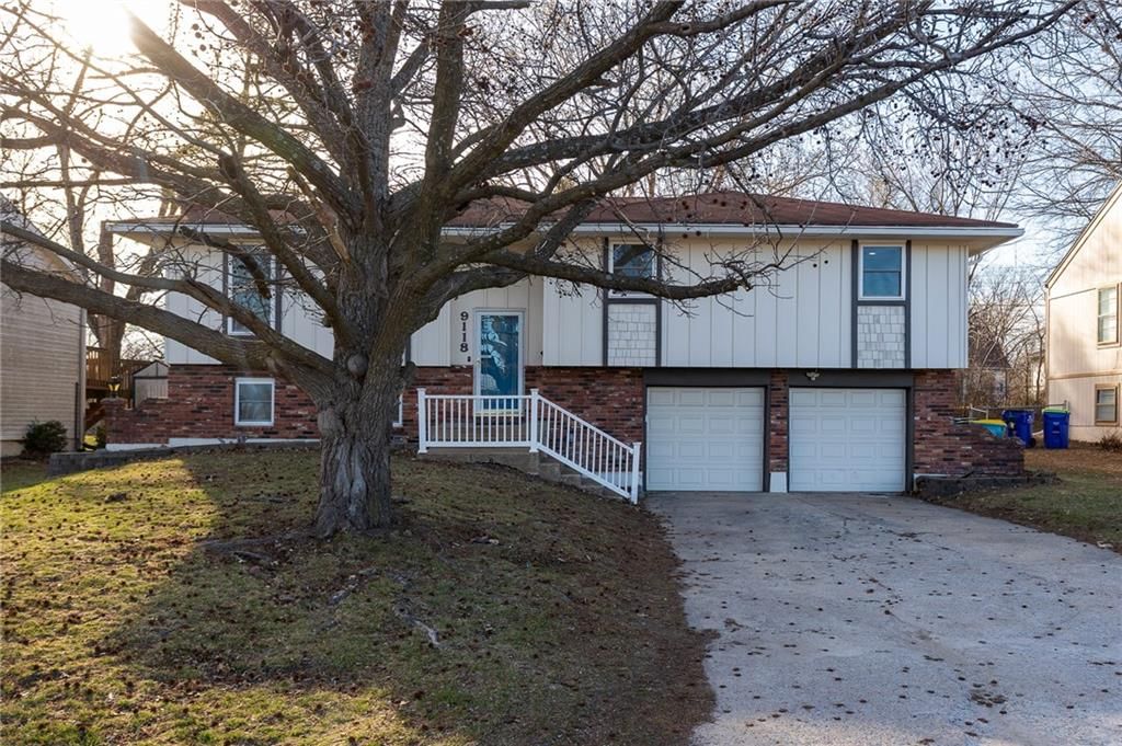 9118 Robinson Street, Overland Park, KS