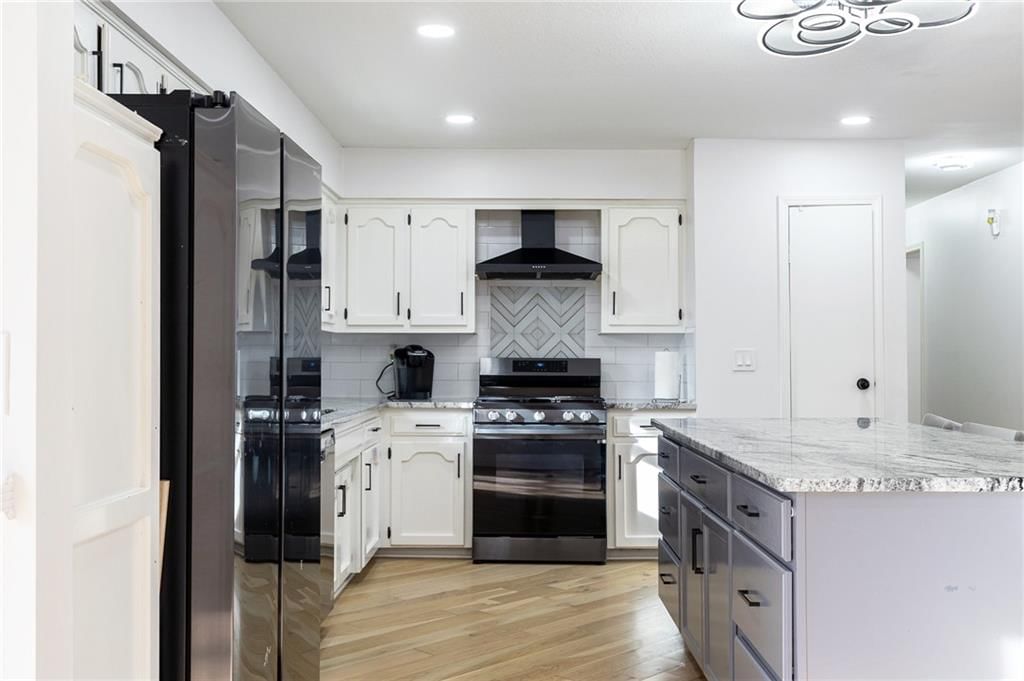 9118 Robinson Street — photo 10