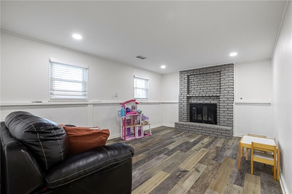 9118 Robinson Street — photo 23