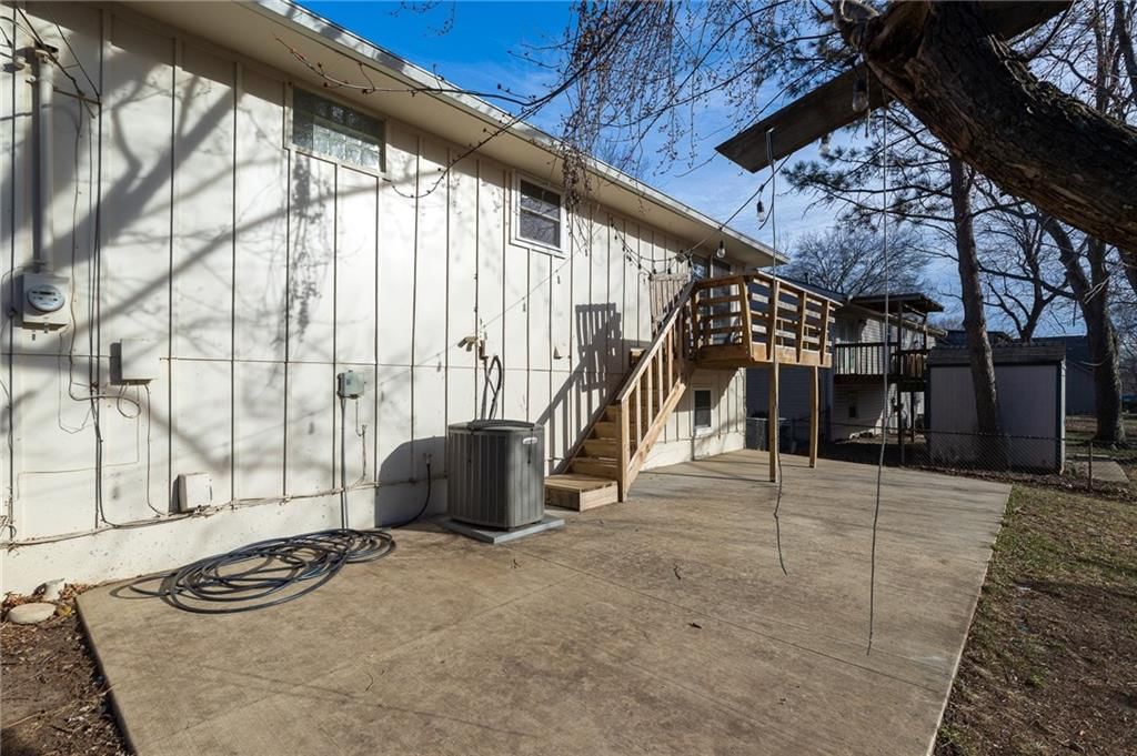 9118 Robinson Street — photo 27
