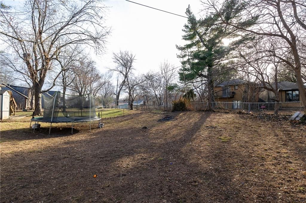 9118 Robinson Street — photo 28