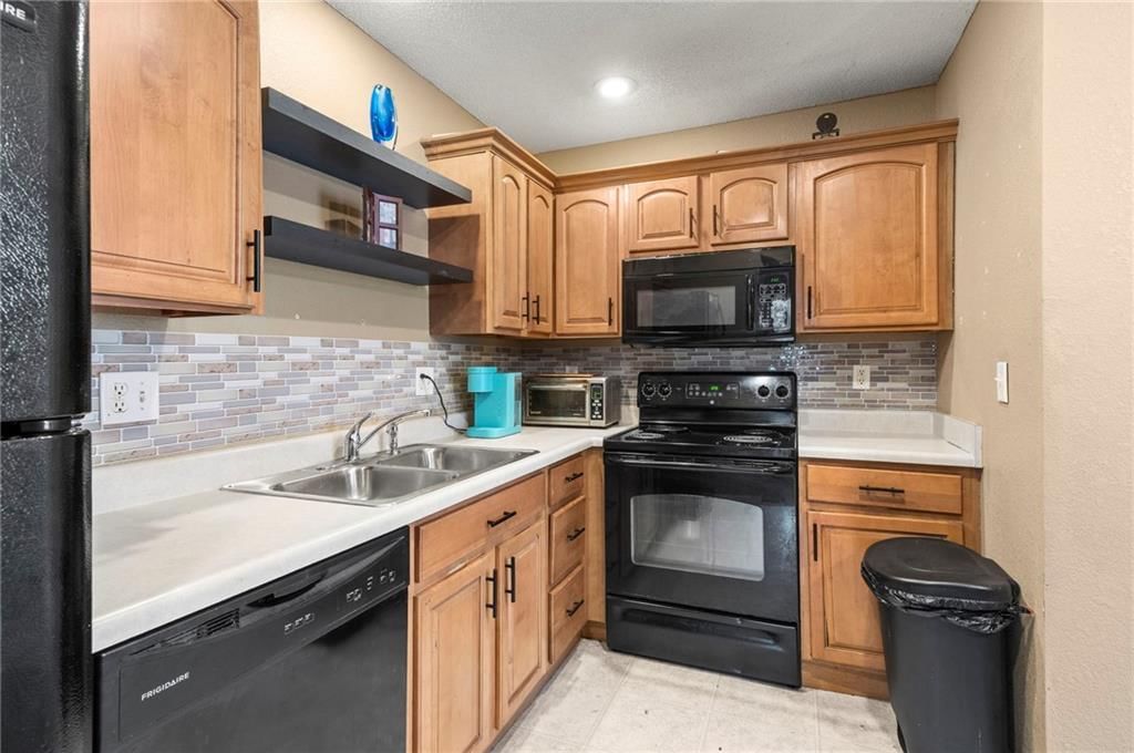 10547 E 46th Terrace — photo 15