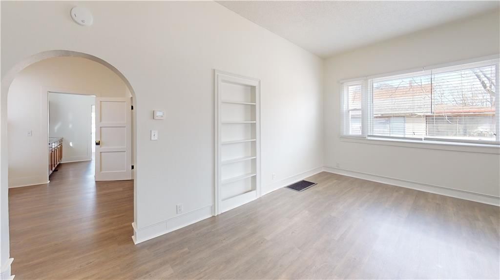 526-528 W Austin Boulevard — photo 3