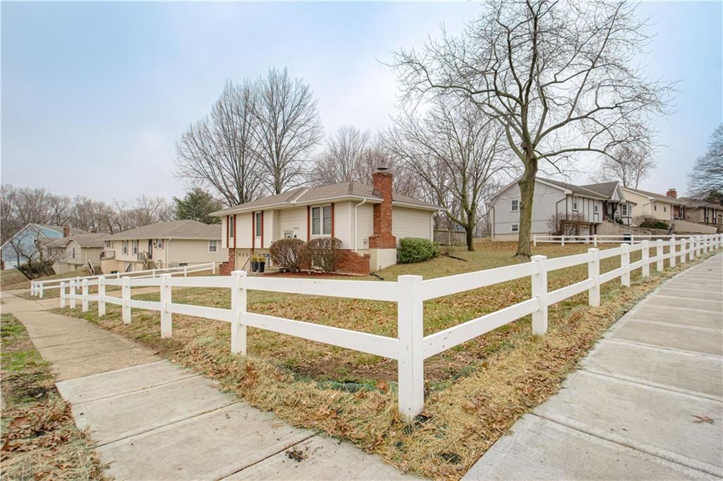 8042 N Stoddard Avenue — photo 4
