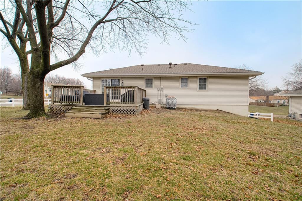 8042 N Stoddard Avenue — photo 32