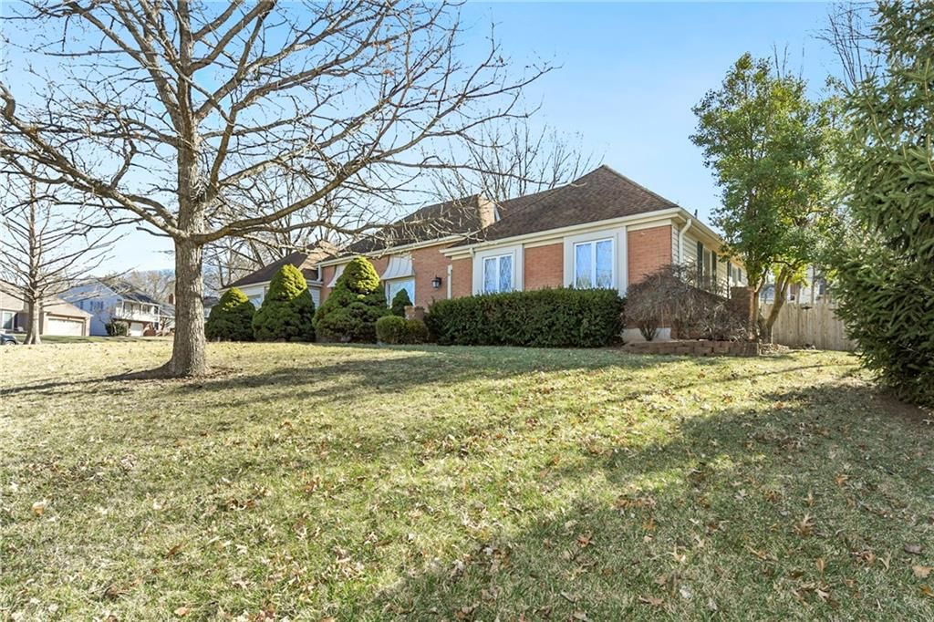 3501 NE Shady Lane Drive — photo 2