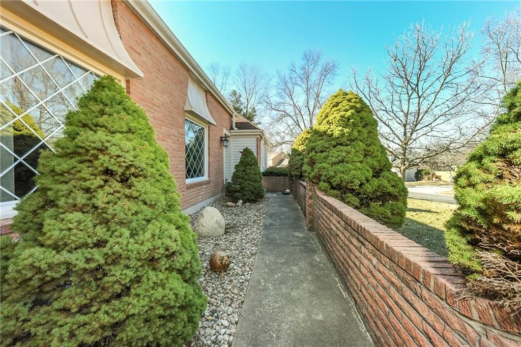3501 NE Shady Lane Drive — photo 4