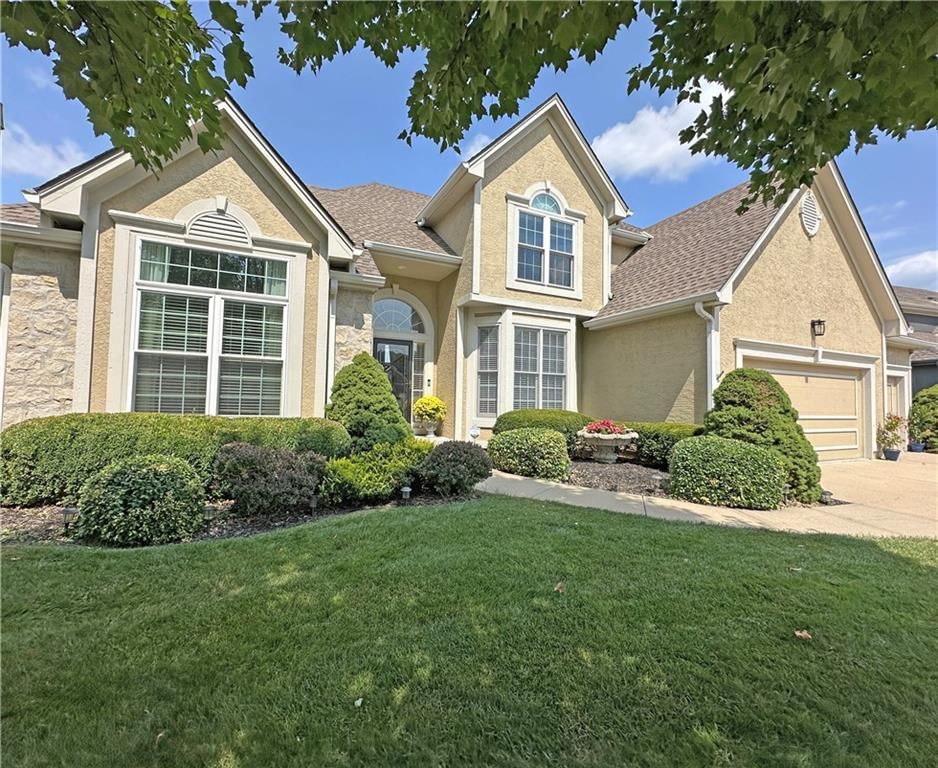 5908 NE CORAL Circle, Lee's Summit, MO