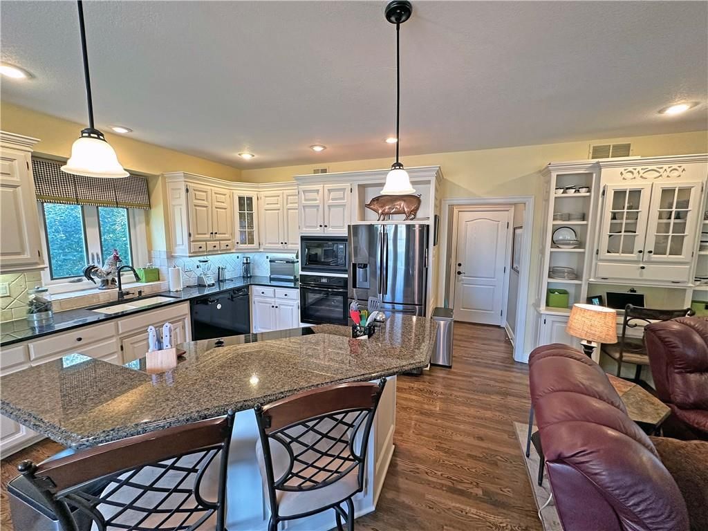5908 NE CORAL Circle — photo 6