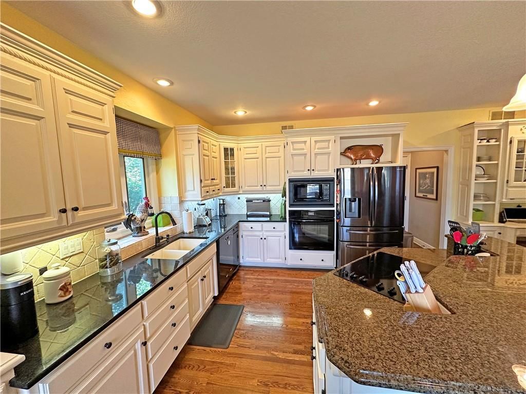5908 NE CORAL Circle — photo 7