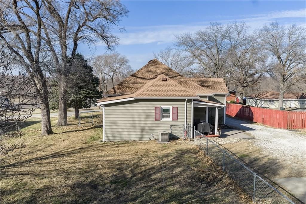 114 Emile Street — photo 15