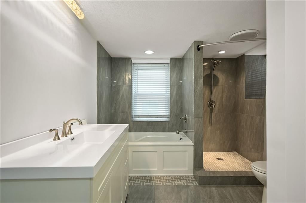 8 U Street — photo 13