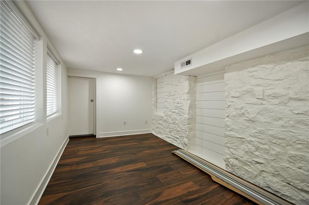8 U Street — photo 16