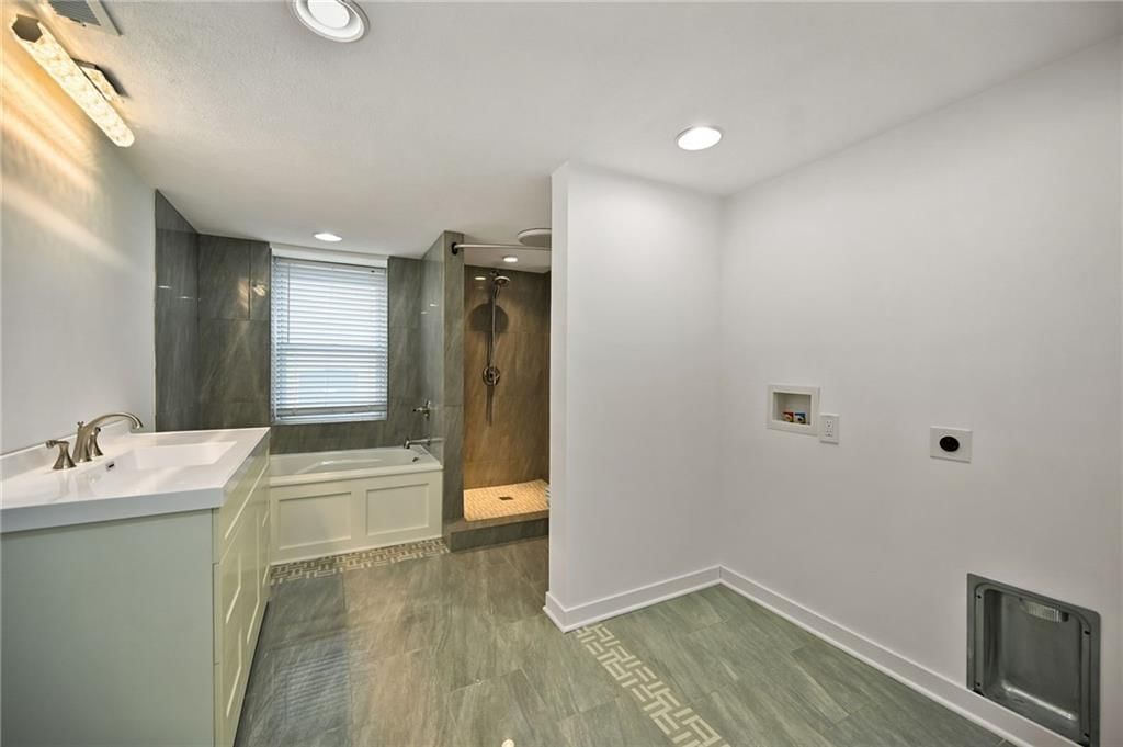 8 U Street — photo 18
