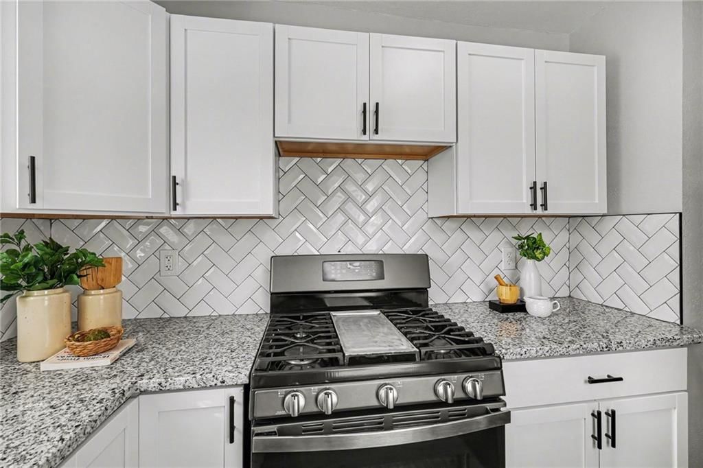 821 Greeley Avenue — photo 12
