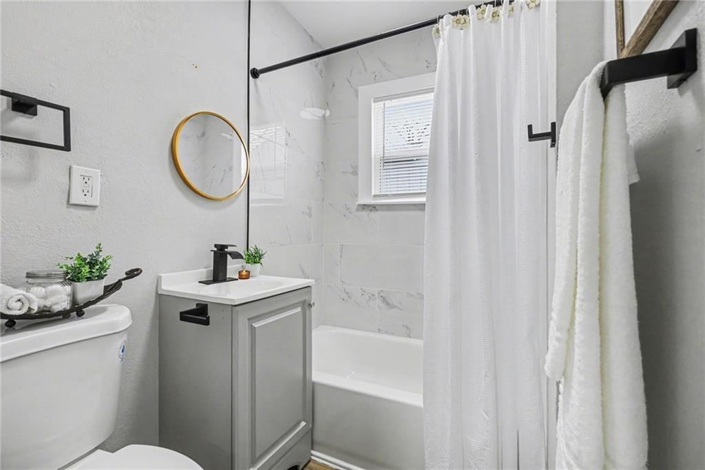 821 Greeley Avenue — photo 14