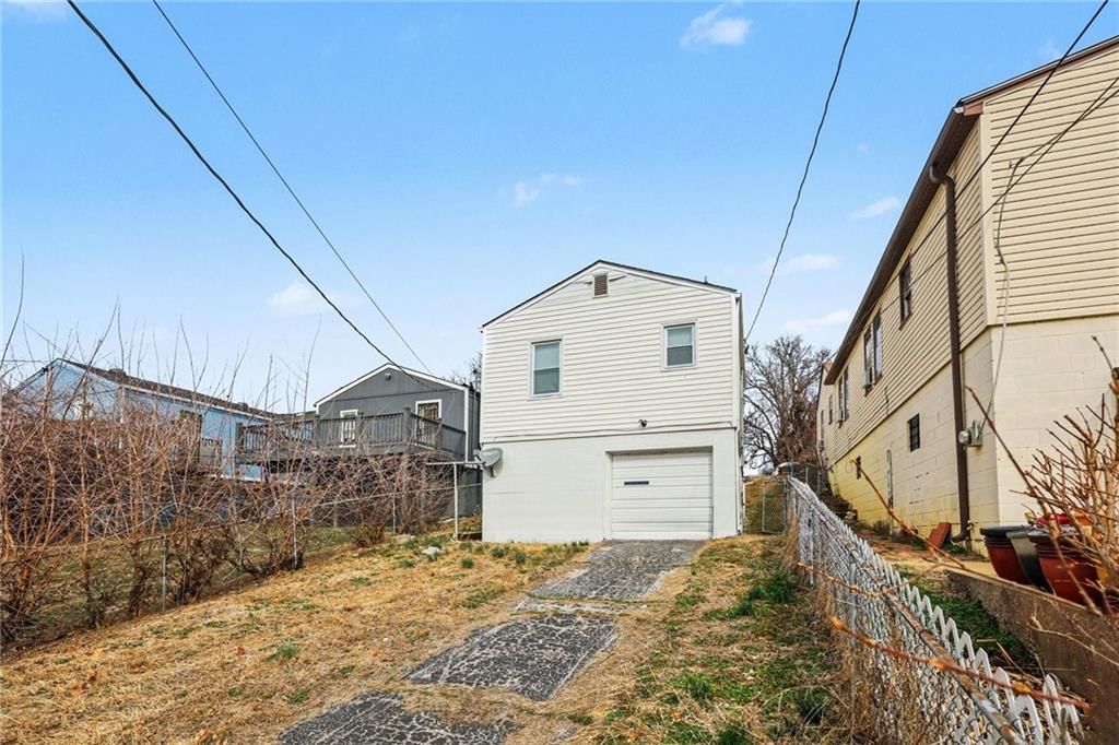 821 Greeley Avenue — photo 26