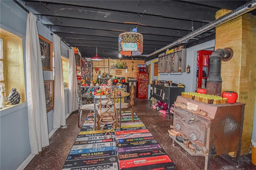 Photo 3 of 16 - 2021 N 54th Street, Kansas City, KS 66104