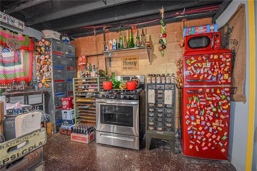 Photo 4 of 16 - 2021 N 54th Street, Kansas City, KS 66104