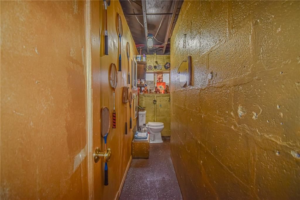 Photo 10 of 16 - 2021 N 54th Street, Kansas City, KS 66104