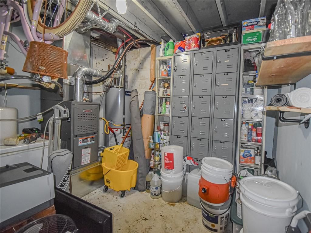 Photo 12 of 16 - 2021 N 54th Street, Kansas City, KS 66104