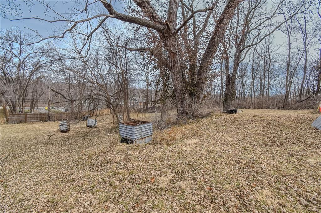 Photo 16 of 16 - 2021 N 54th Street, Kansas City, KS 66104