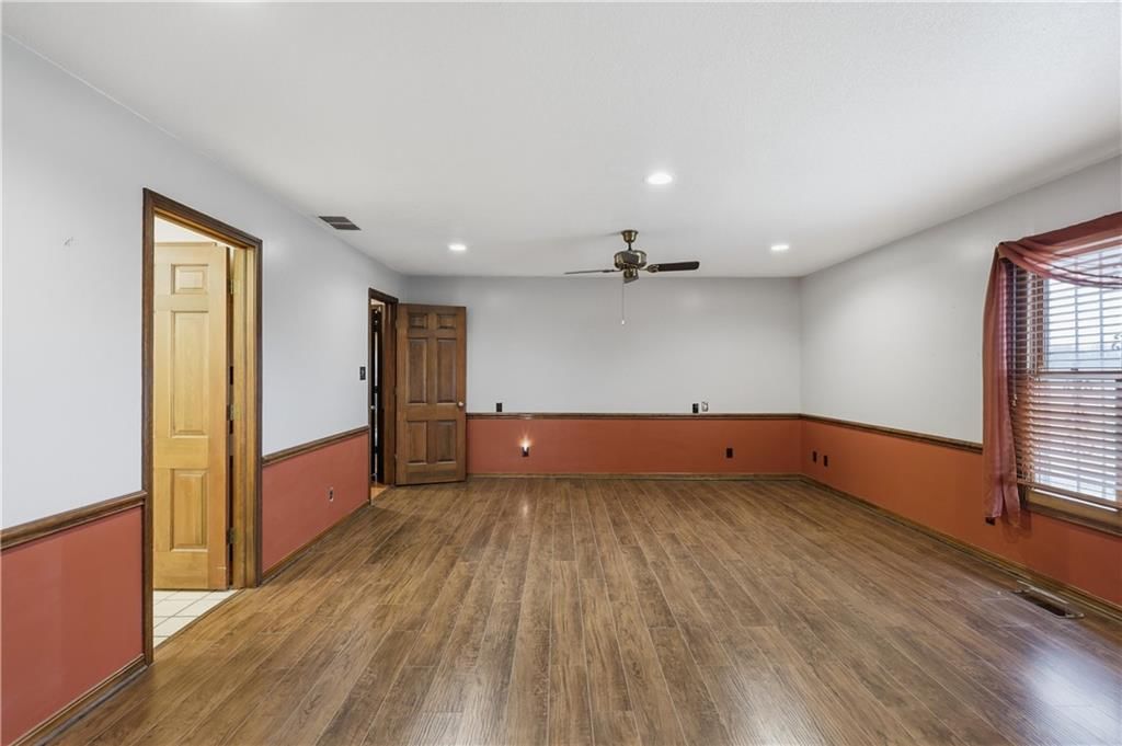 1055 S 200th Street — photo 59