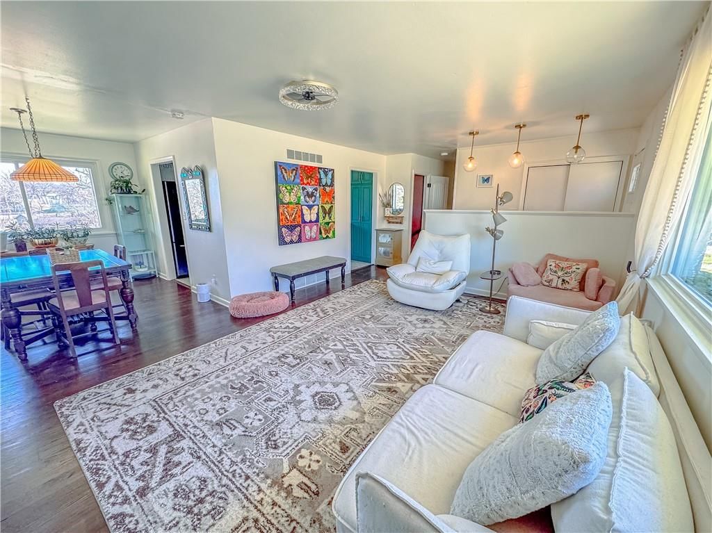 5401 N Mersington Avenue — photo 2
