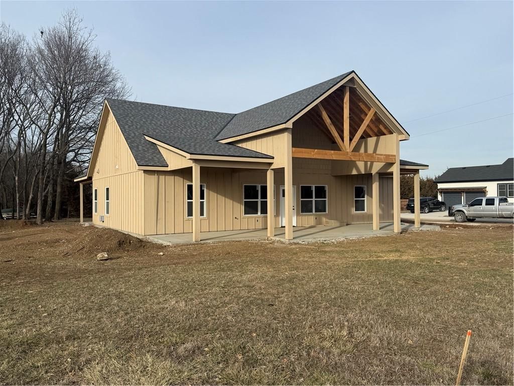 121 Elm Drive — photo 2