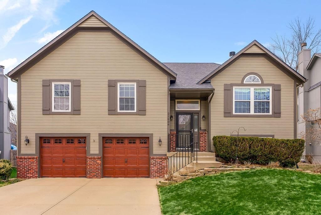 21606 W 57th Terrace, Shawnee, KS