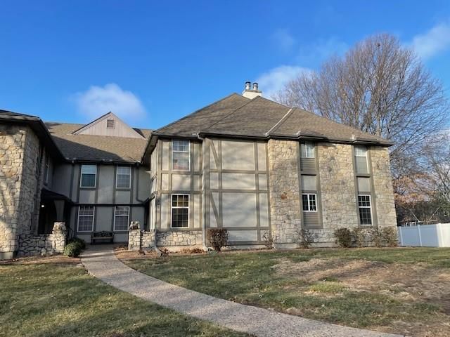1305 NW Village Drive, Blue Springs, MO